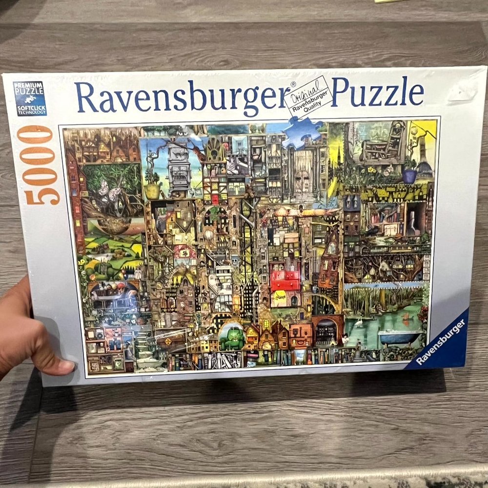 NEW Ravensburger Colin Thompson Bizarre Town 5000 Piece Puzzle
